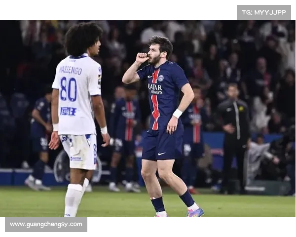 巴黎圣日耳曼转会策略解析：辉煌背后的艰难抉择与隐患