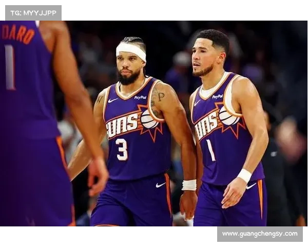 布克在球队中的领导力与合作精神对球队成功的推动作用分析