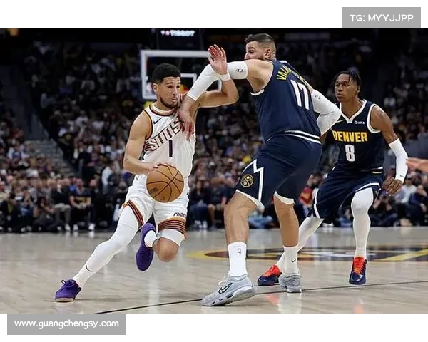 德文·布克积极参与篮球训练营 帮助青少年提升技能与发展潜力